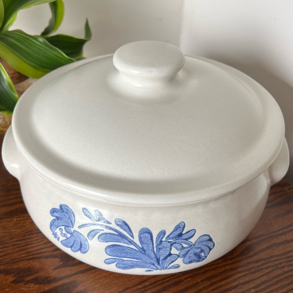 PFALTZGRAFF YORKTOWNE TWO  QUART ROUND COVERED CASSEROLE 315Y VINTAGE